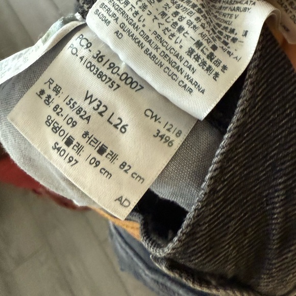 Levi’s|Black gray wash women’s straight leg jeans,raw hem & bow details•••NWT - Picture 10 of 15